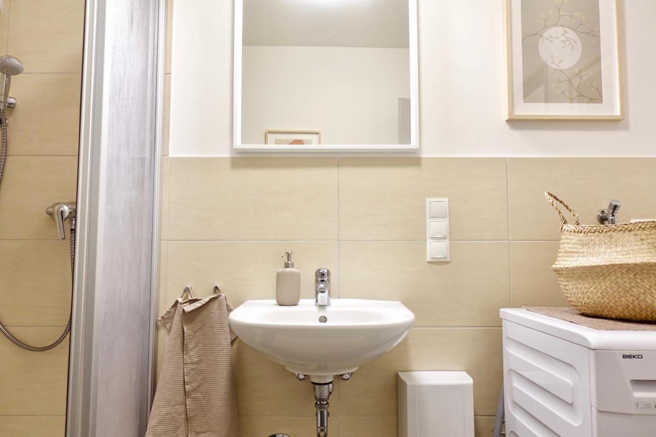 Modernes Apartment, Stadtnah, Stellplatz, Naehe Mosel コブレンツ エクステリア 写真